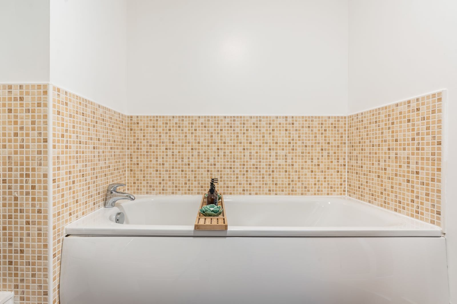 Cosy 1-Bedroom Apartment In Birmingham City Centre in B15 2EE, Birmingham, West Midlands, England, United Kingdom - Property image 63 - VivreStays