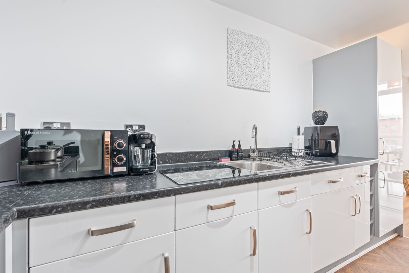 Cosy 1-Bedroom Apartment In Birmingham City Centre in B15 2EE, Birmingham, West Midlands, England, United Kingdom - Property image 81 - VivreStays