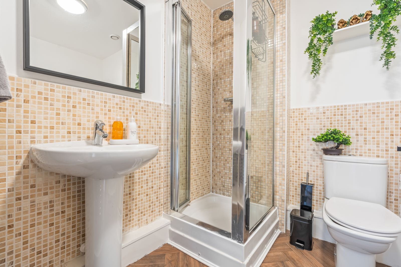 Cosy 1-Bedroom Apartment In Birmingham City Centre in B15 2EE, Birmingham, West Midlands, England, United Kingdom - Property image 62 - VivreStays