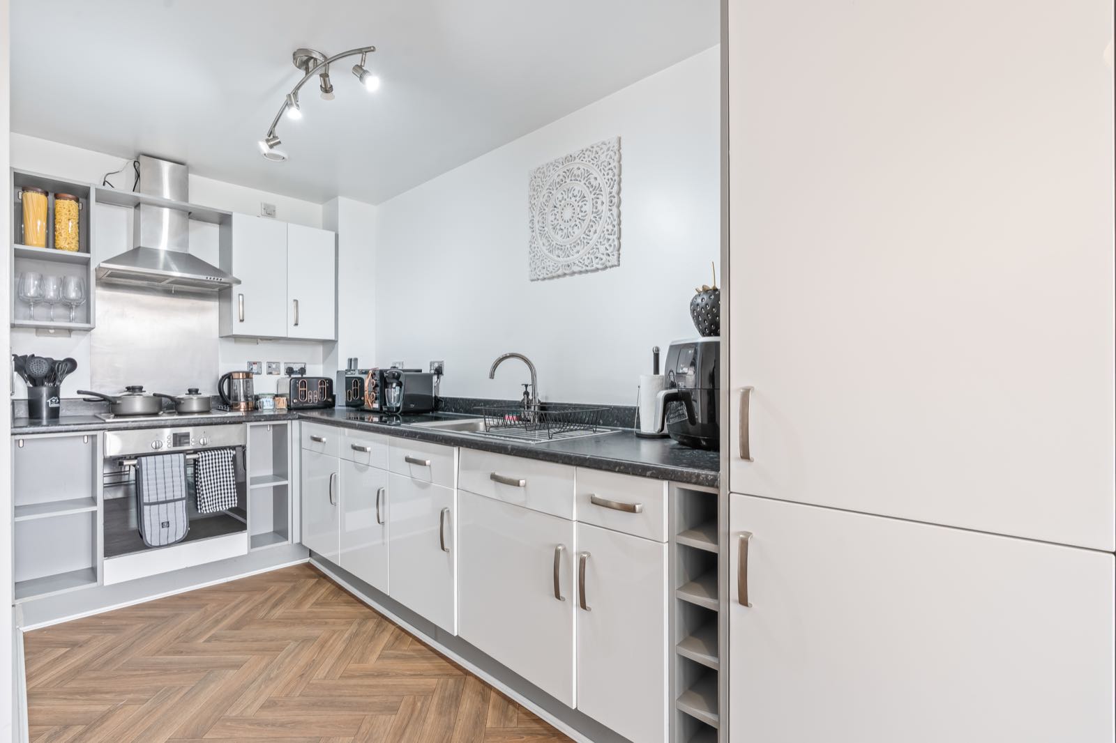 Cosy 1-Bedroom Apartment In Birmingham City Centre in B15 2EE, Birmingham, West Midlands, England, United Kingdom - Property image 78 - VivreStays