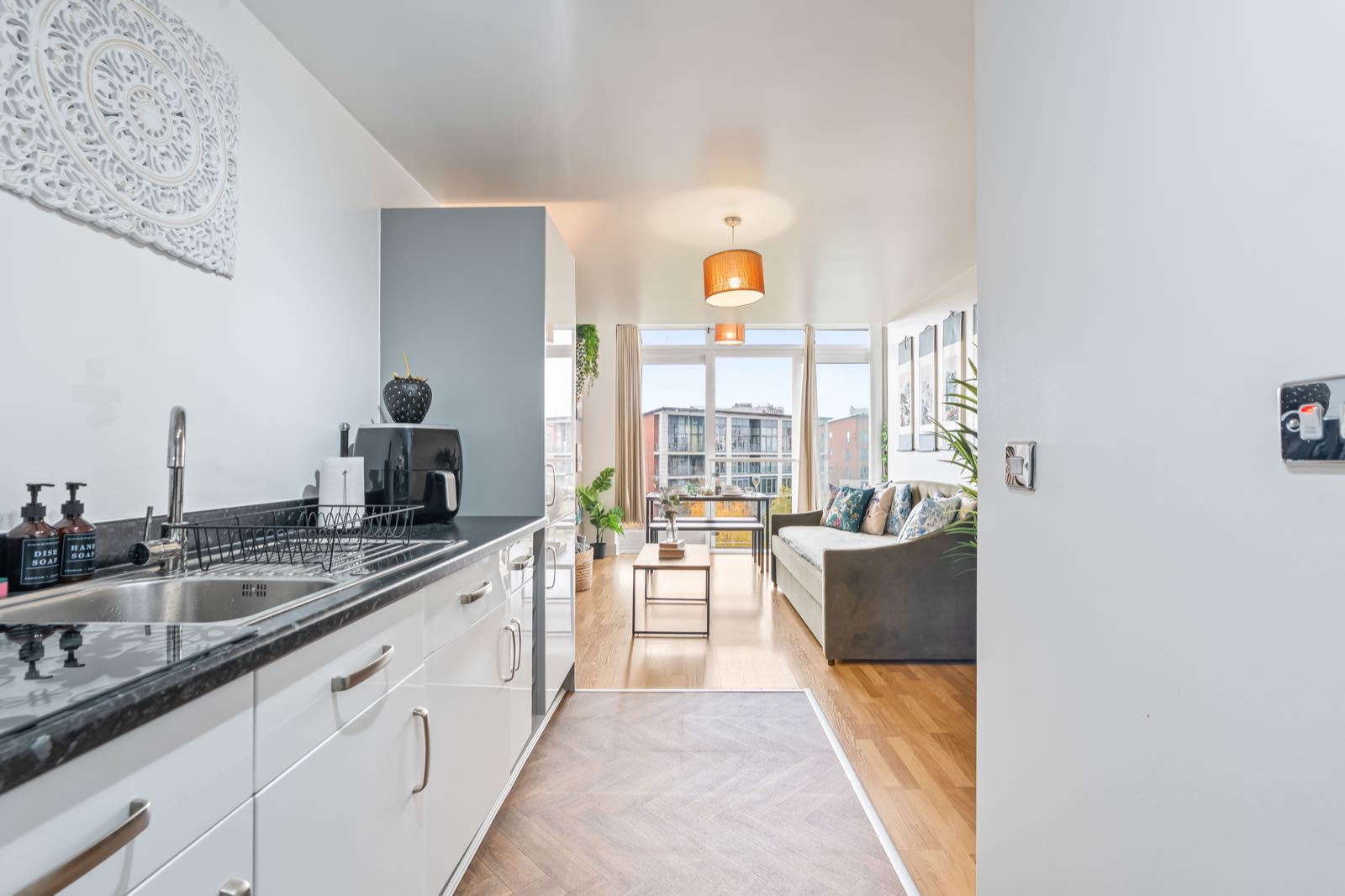 Cosy 1-Bedroom Apartment In Birmingham City Centre in B15 2EE, Birmingham, West Midlands, England, United Kingdom - Property image 84 - VivreStays