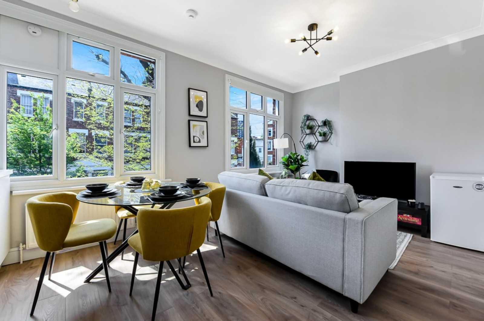 2 bed, 1 bath | Ground Floor Apartment | Agincourt Road NW3 serviced apartment - London - VivreStays