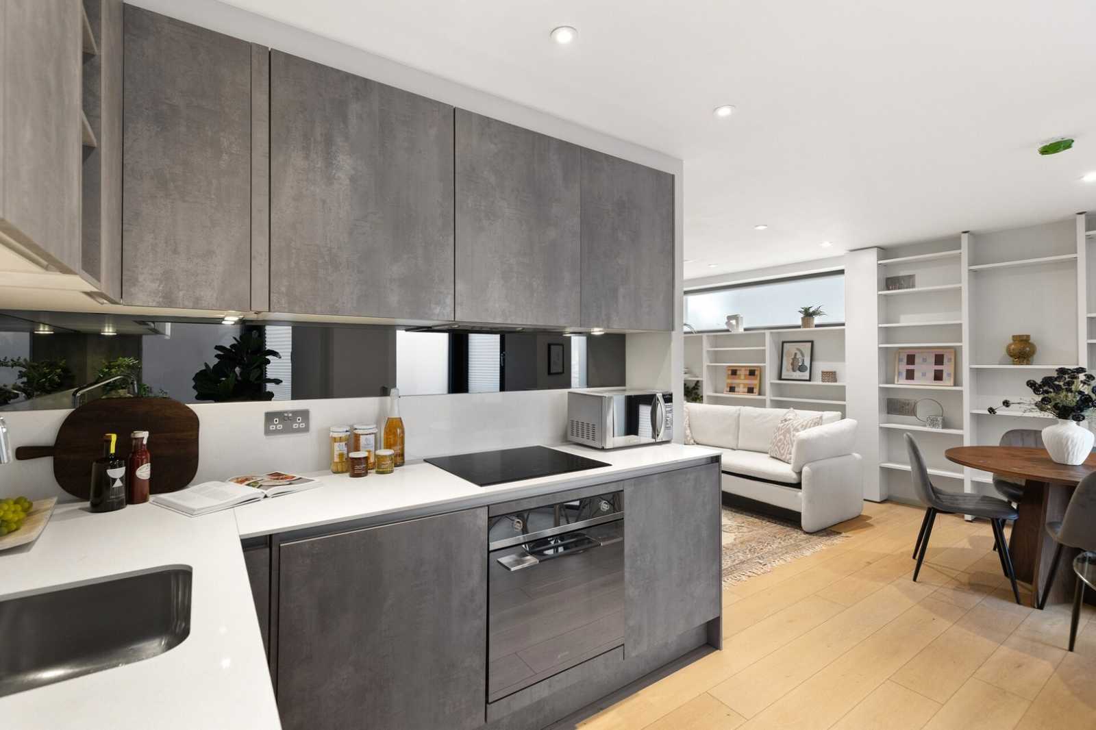 View 2 bed, 2 bath | Lift Access Apartment | Seven Sisters Road N7 in 103 Seven Sisters Road, N7 7QP 2 bed, 2 bath | Lift Access Apartment | Seven Sisters Road N7 in 103 Seven Sisters Road, N7 7QP - Property image 2 - VivreStays