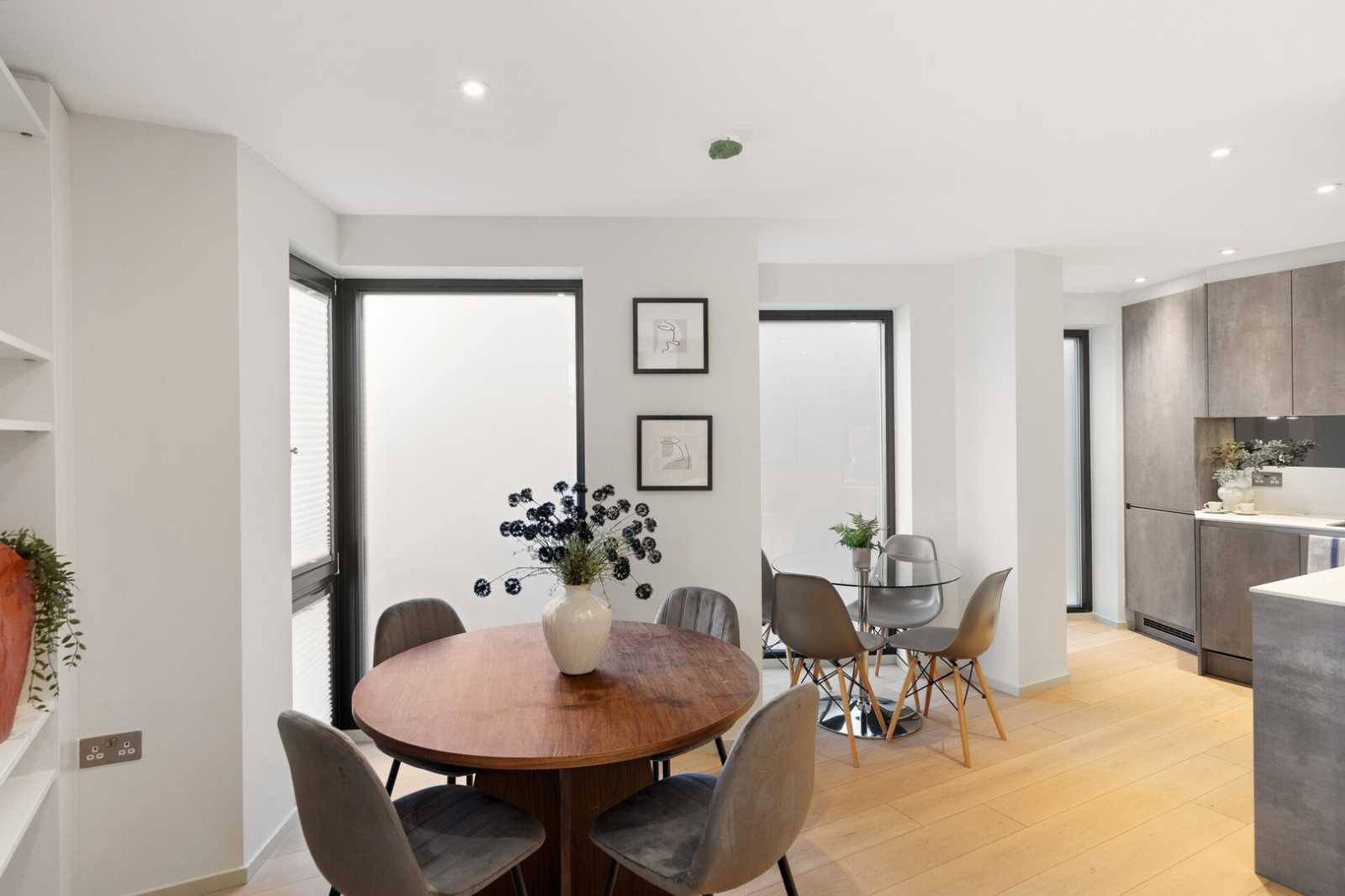 View 2 bed, 2 bath | Lift Access Apartment | Seven Sisters Road N7 in 103 Seven Sisters Road, N7 7QP 2 bed, 2 bath | Lift Access Apartment | Seven Sisters Road N7 in 103 Seven Sisters Road, N7 7QP - Property image 10 - VivreStays