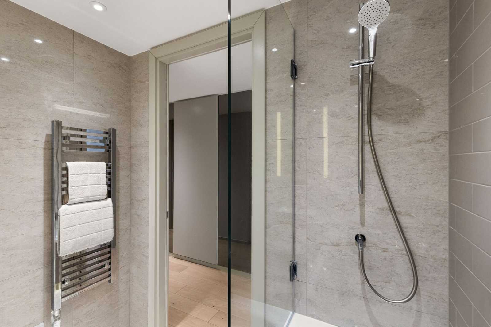 View 2 bed, 2 bath | Lift Access Apartment | Seven Sisters Road N7 in 103 Seven Sisters Road, N7 7QP 2 bed, 2 bath | Lift Access Apartment | Seven Sisters Road N7 in 103 Seven Sisters Road, N7 7QP - Property image 18 - VivreStays