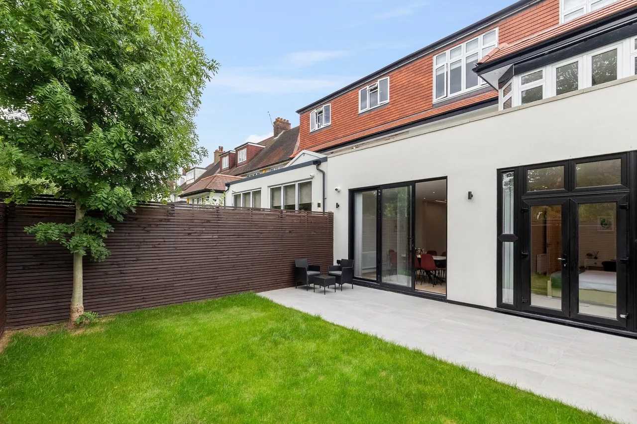 View 3 bed, 3 bath | Ground Floor Apartment | The Ridgeway NW11 in 47 The Ridgeway, London, NW11 8QP, United Kingdom 3 bed, 3 bath | Ground Floor Apartment | The Ridgeway NW11 in 47 The Ridgeway, London, NW11 8QP, United Kingdom - Property image 20 - VivreStays