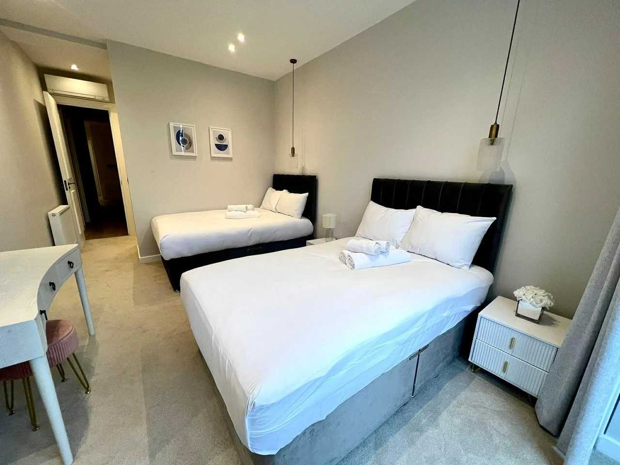 View 3 bed, 3 bath | Ground Floor Apartment | The Ridgeway NW11 in 47 The Ridgeway, London, NW11 8QP, United Kingdom 3 bed, 3 bath | Ground Floor Apartment | The Ridgeway NW11 in 47 The Ridgeway, London, NW11 8QP, United Kingdom - Property image 19 - VivreStays