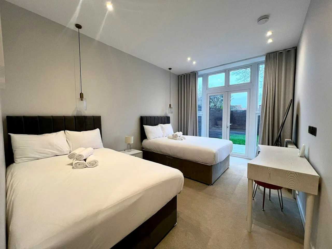 View 3 bed, 3 bath | Ground Floor Apartment | The Ridgeway NW11 in 47 The Ridgeway, London, NW11 8QP, United Kingdom 3 bed, 3 bath | Ground Floor Apartment | The Ridgeway NW11 in 47 The Ridgeway, London, NW11 8QP, United Kingdom - Property image 18 - VivreStays
