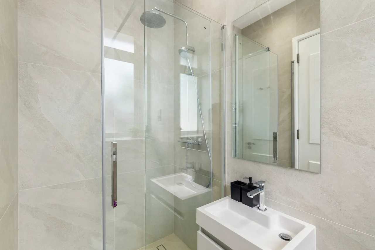 View 3 bed, 3 bath | Ground Floor Apartment | The Ridgeway NW11 in 47 The Ridgeway, London, NW11 8QP, United Kingdom 3 bed, 3 bath | Ground Floor Apartment | The Ridgeway NW11 in 47 The Ridgeway, London, NW11 8QP, United Kingdom - Property image 23 - VivreStays