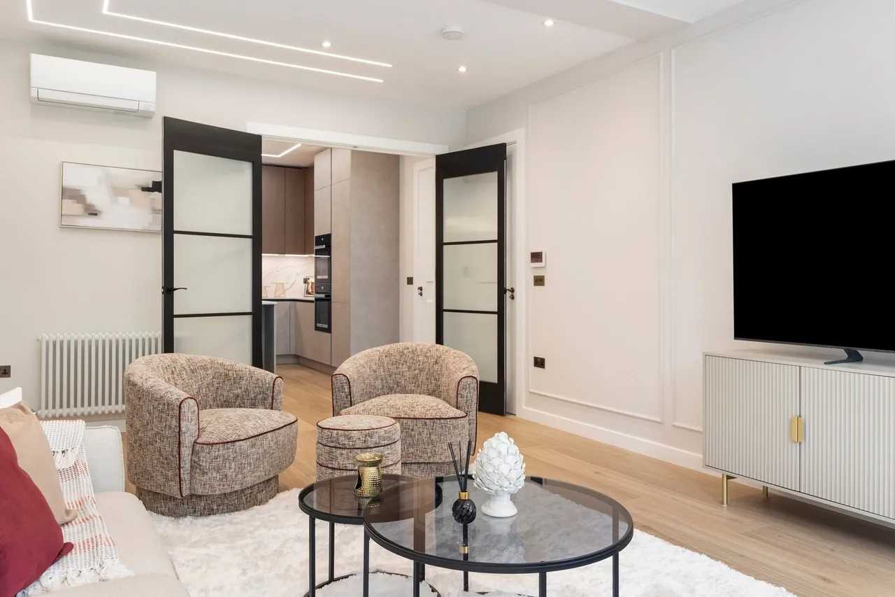 View 3 bed, 3 bath | Ground Floor Apartment | The Ridgeway NW11 in 47 The Ridgeway, London, NW11 8QP, United Kingdom 3 bed, 3 bath | Ground Floor Apartment | The Ridgeway NW11 in 47 The Ridgeway, London, NW11 8QP, United Kingdom - Property image 9 - VivreStays