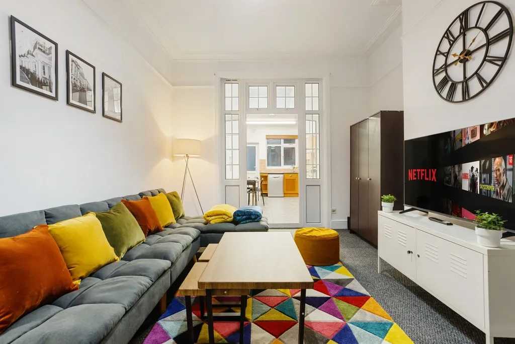 3 bed, 1 bath | Ground Floor | Free Parking | The Avenue N8 serviced apartment - London - VivreStays