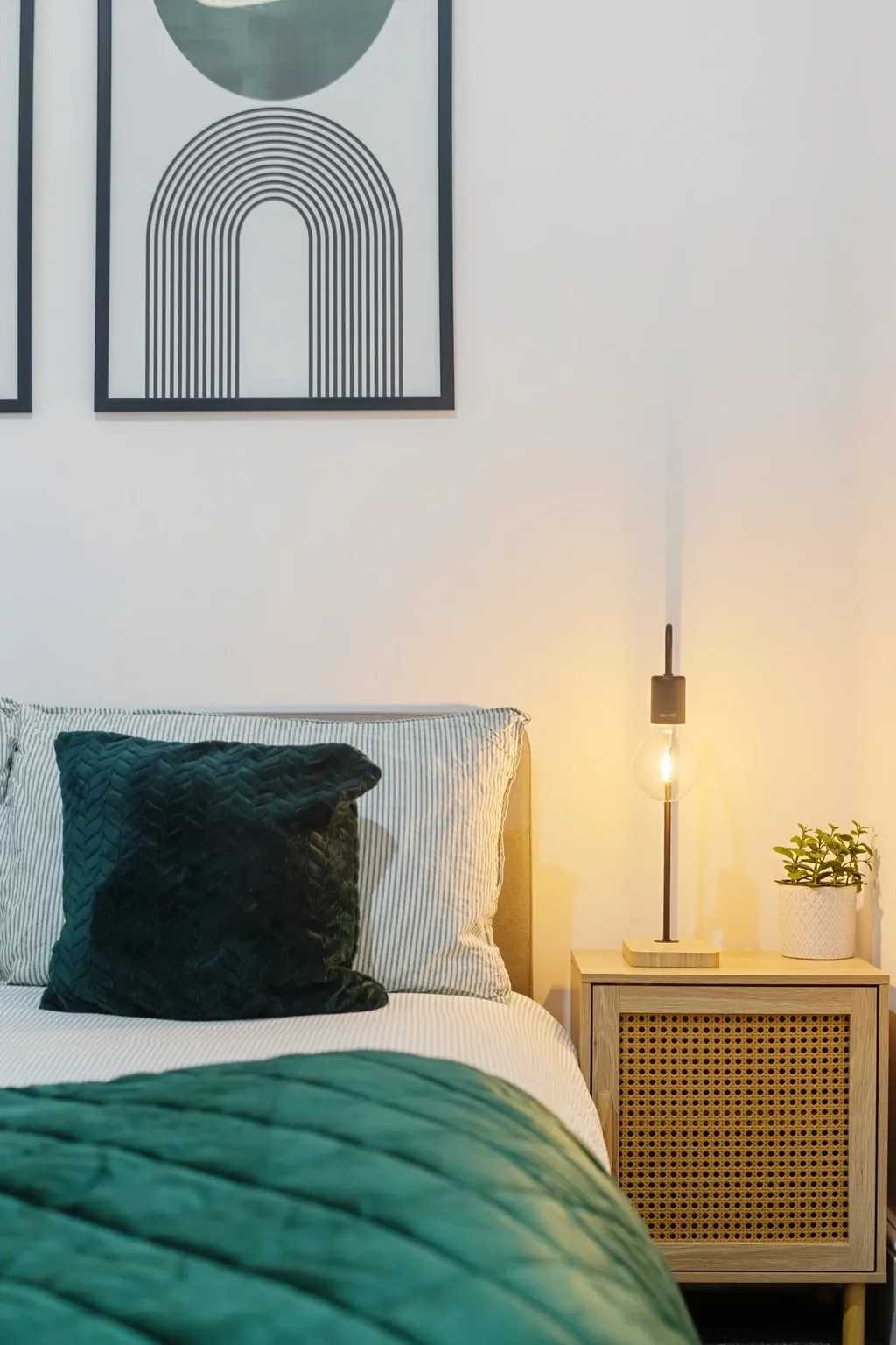 3 bed, 1 bath | Ground Floor | Free Parking | The Avenue N8 in 15 The Avenue, Haringey, London, N8 0JR, United Kingdom - Property image 12 - VivreStays