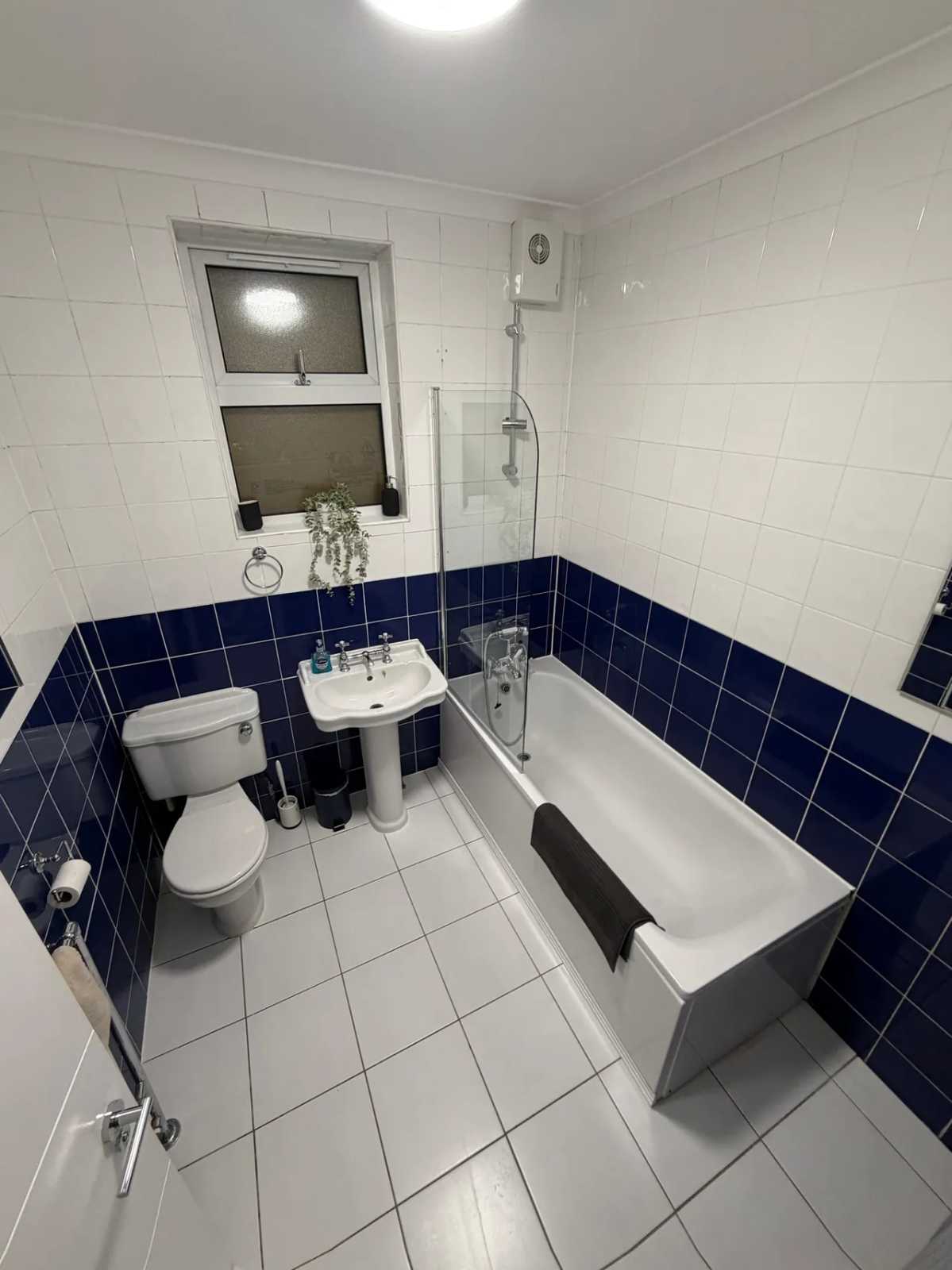 3 bed, 1 bath | Ground Floor | Free Parking | The Avenue N8 in 15 The Avenue, Haringey, London, N8 0JR, United Kingdom - Property image 15 - VivreStays