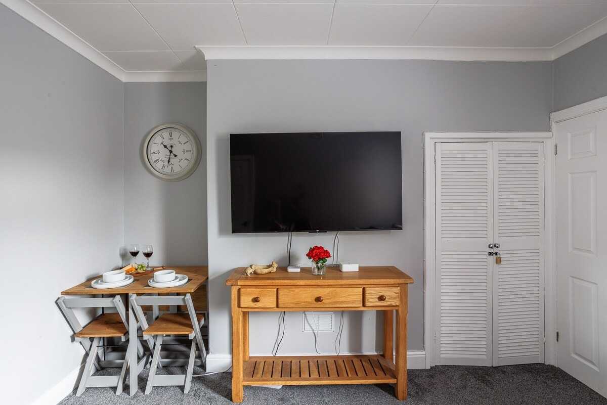 2 bed, 1 bath | GF | FREE Street Parking | FREE Fortnightly Clean | Lily Avenue NE22 in NE22 5BB, Bedlington, Northumberland, England, United Kingdom - Property image 8 - VivreStays