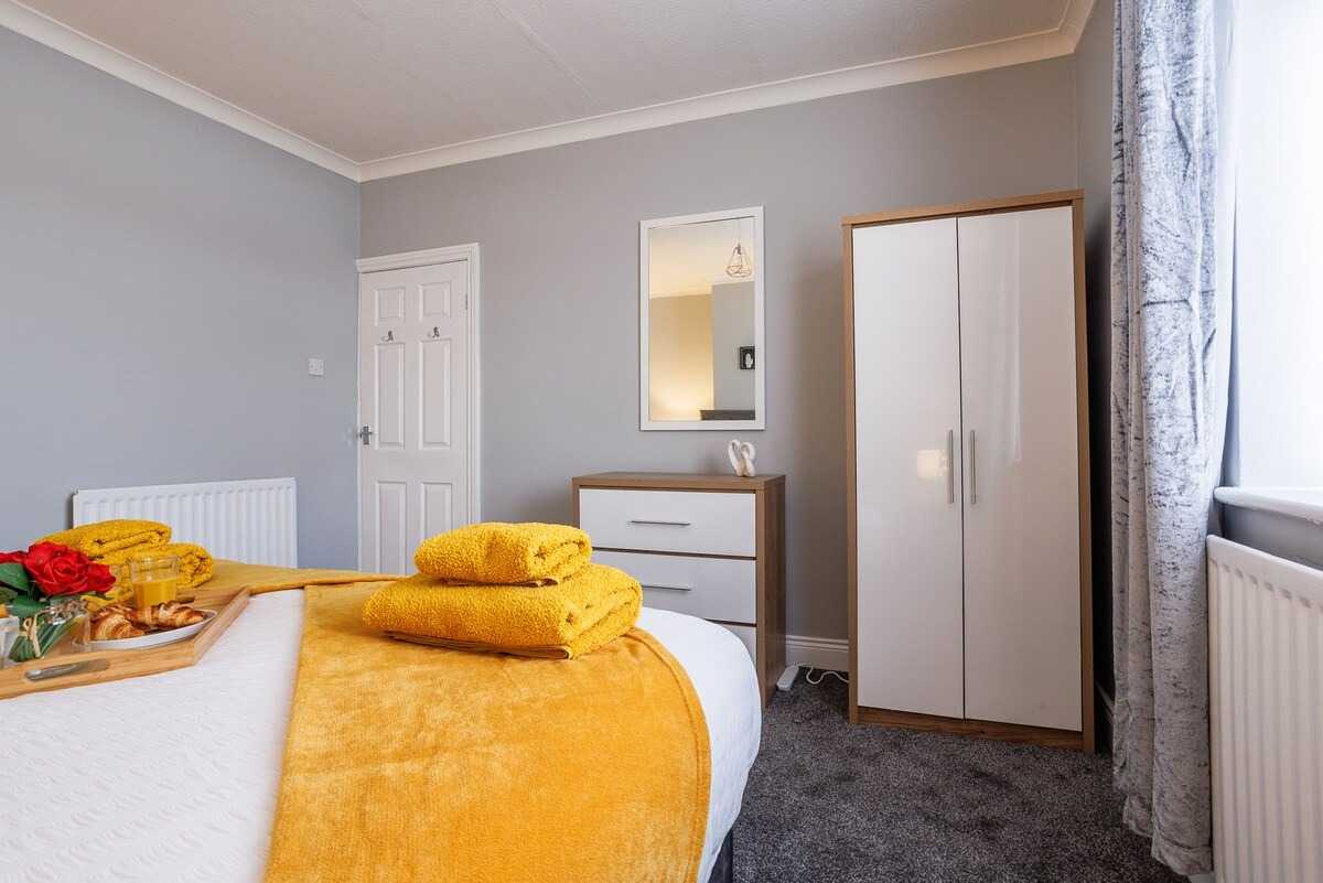 2 bed, 1 bath | GF | FREE Street Parking | FREE Fortnightly Clean | Lily Avenue NE22 in NE22 5BB, Bedlington, Northumberland, England, United Kingdom - Property image 11 - VivreStays