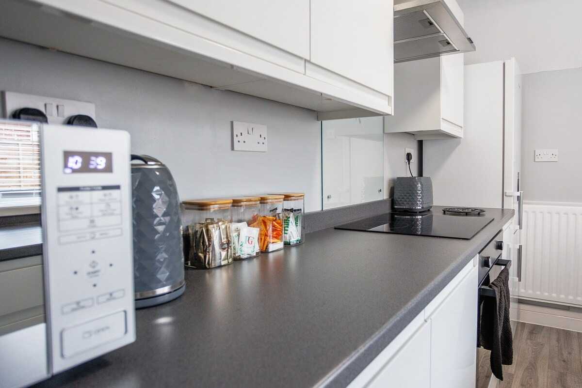 2 bed, 1 bath | GF | FREE Street Parking | FREE Fortnightly Clean | Lily Avenue NE22 in NE22 5BB, Bedlington, Northumberland, England, United Kingdom - Property image 15 - VivreStays