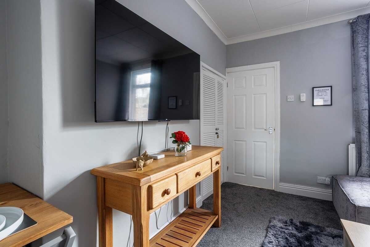 2 bed, 1 bath | GF | FREE Street Parking | FREE Fortnightly Clean | Lily Avenue NE22 in NE22 5BB, Bedlington, Northumberland, England, United Kingdom - Property image 17 - VivreStays