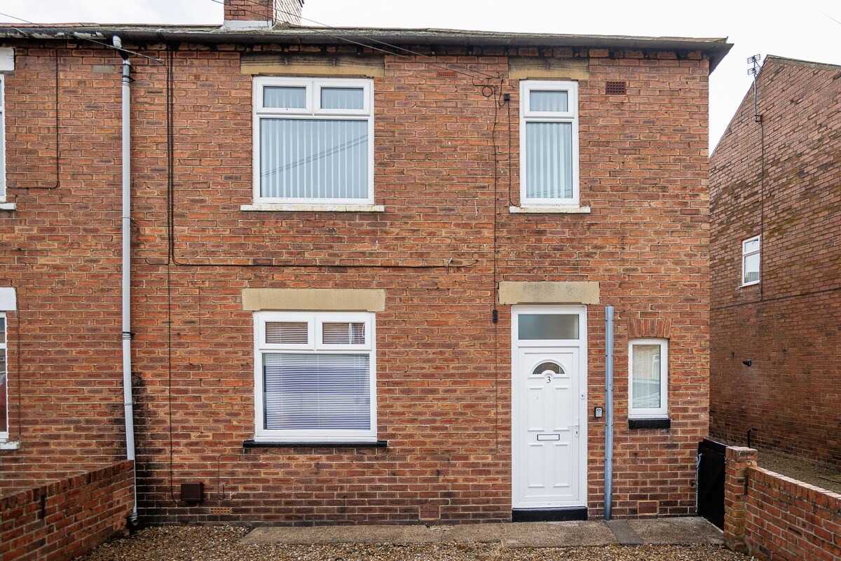 2 bed, 1 bath | GF | FREE Street Parking | FREE Fortnightly Clean | Lily Avenue NE22 in NE22 5BB, Bedlington, Northumberland, England, United Kingdom - Property image 24 - VivreStays