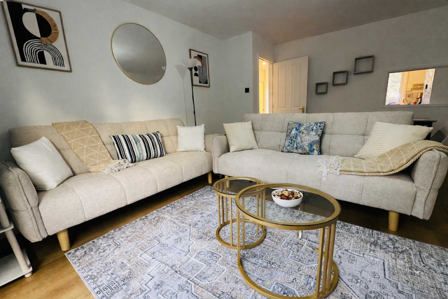 4 Bed Cosy Home, Free Parking, Dedicated Workspace in 17 Chaundler Road, Winchester, SO23 7HW, United Kingdom - Property image 4 - VivreStays