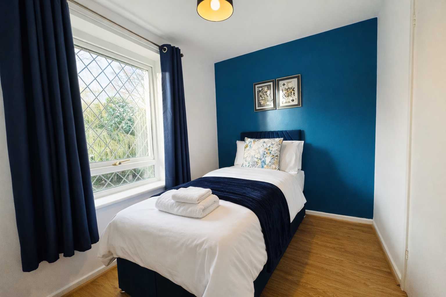 4 Bed Cosy Home, Free Parking, Dedicated Workspace in 17 Chaundler Road, Winchester, SO23 7HW, United Kingdom - Property image 9 - VivreStays