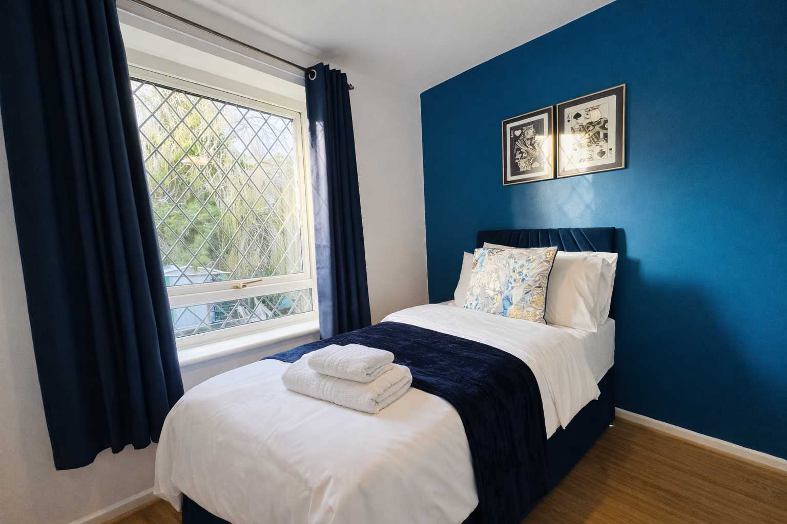 4 Bed Cosy Home, Free Parking, Dedicated Workspace in 17 Chaundler Road, Winchester, SO23 7HW, United Kingdom - Property image 12 - VivreStays