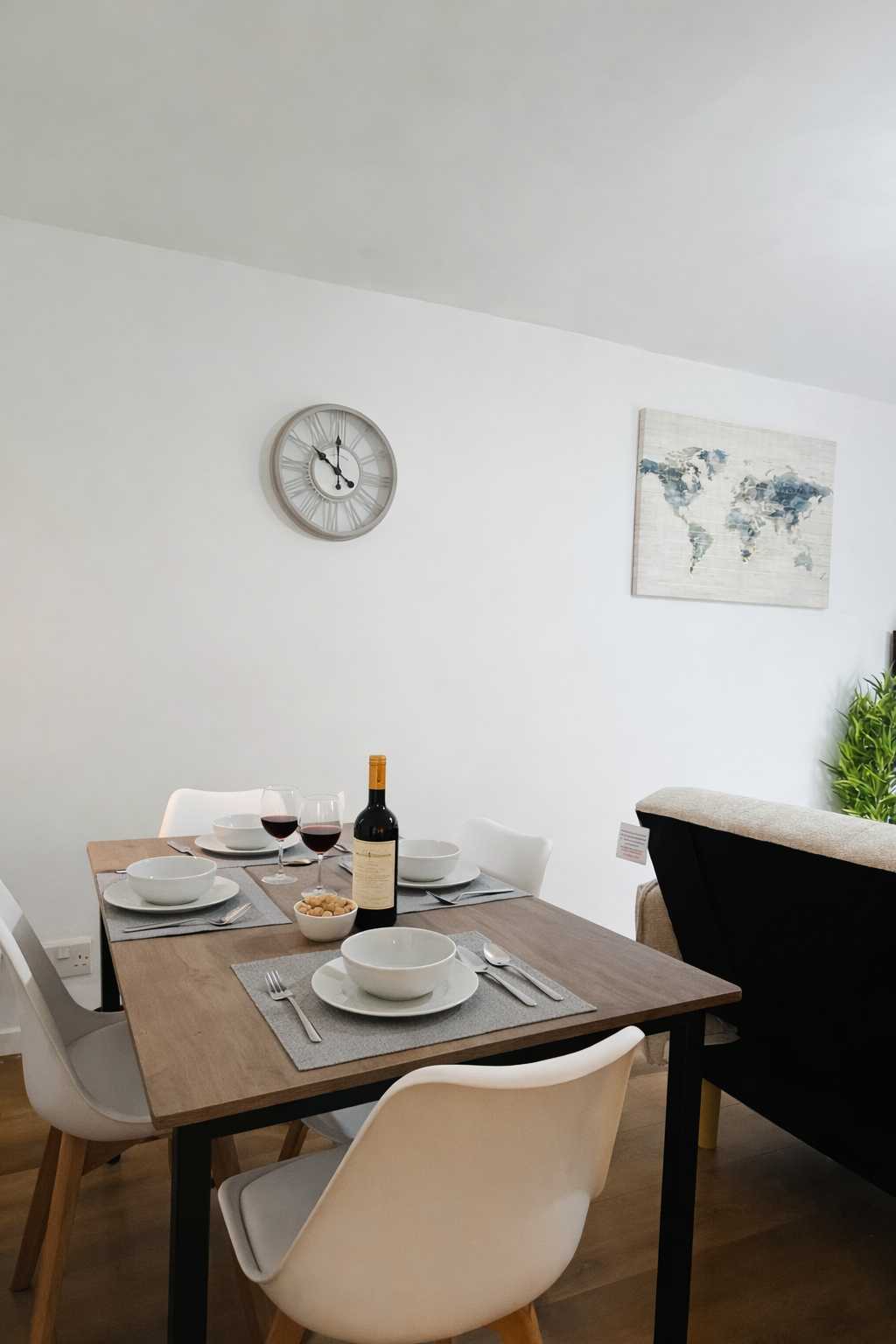 4 Bed Cosy Home, Free Parking, Dedicated Workspace in 17 Chaundler Road, Winchester, SO23 7HW, United Kingdom - Property image 17 - VivreStays