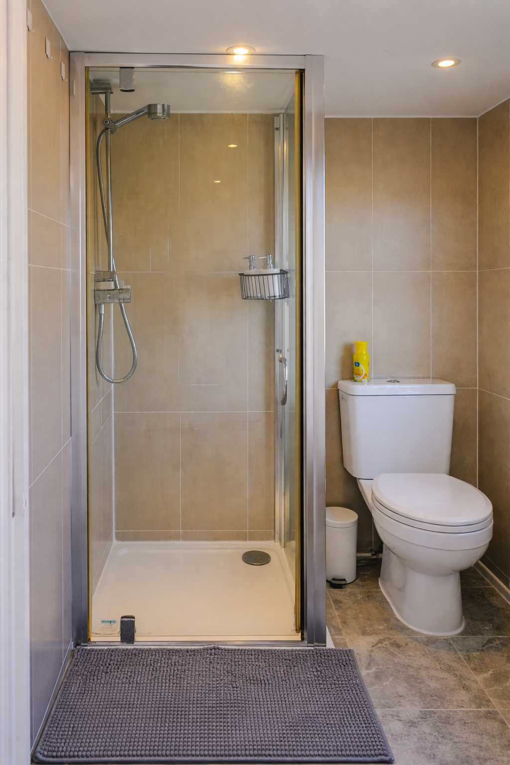 Cosy 4BR Home, Central Bromley, Bromley South Station in 27 Bromley Gardens, BR2 0ES - Property image 9 - VivreStays