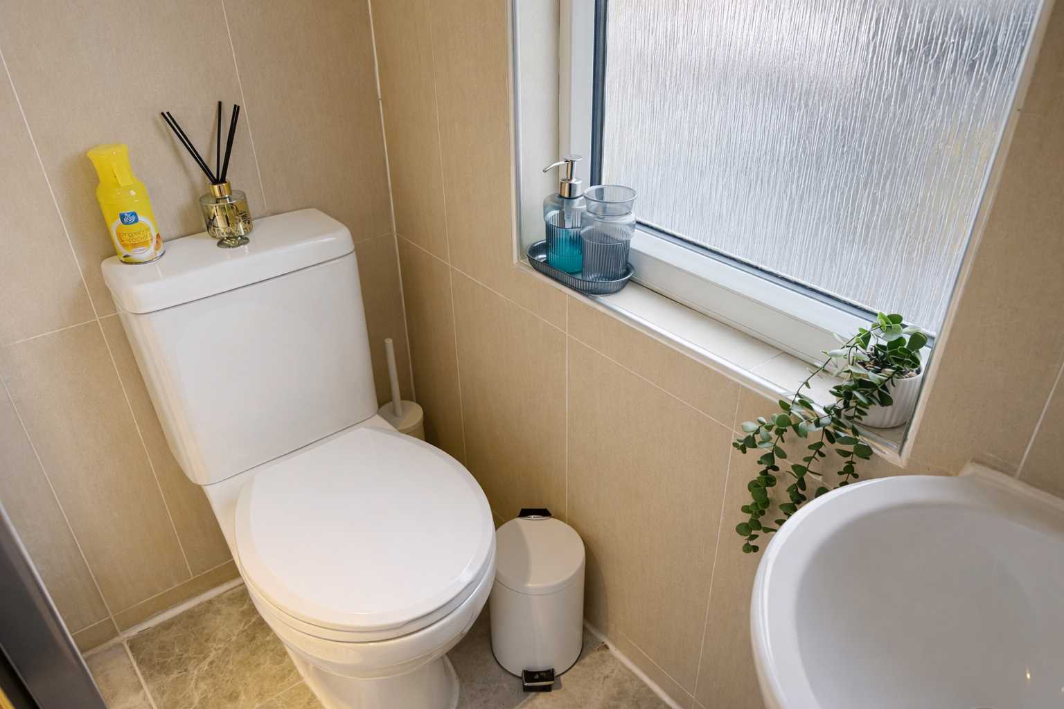 Cosy 4BR Home, Central Bromley, Bromley South Station in 27 Bromley Gardens, BR2 0ES - Property image 10 - VivreStays