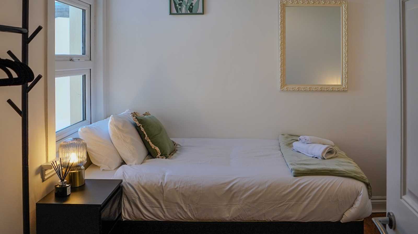 Cosy 4BR Home, Central Bromley, Bromley South Station in 27 Bromley Gardens, BR2 0ES - Property image 14 - VivreStays
