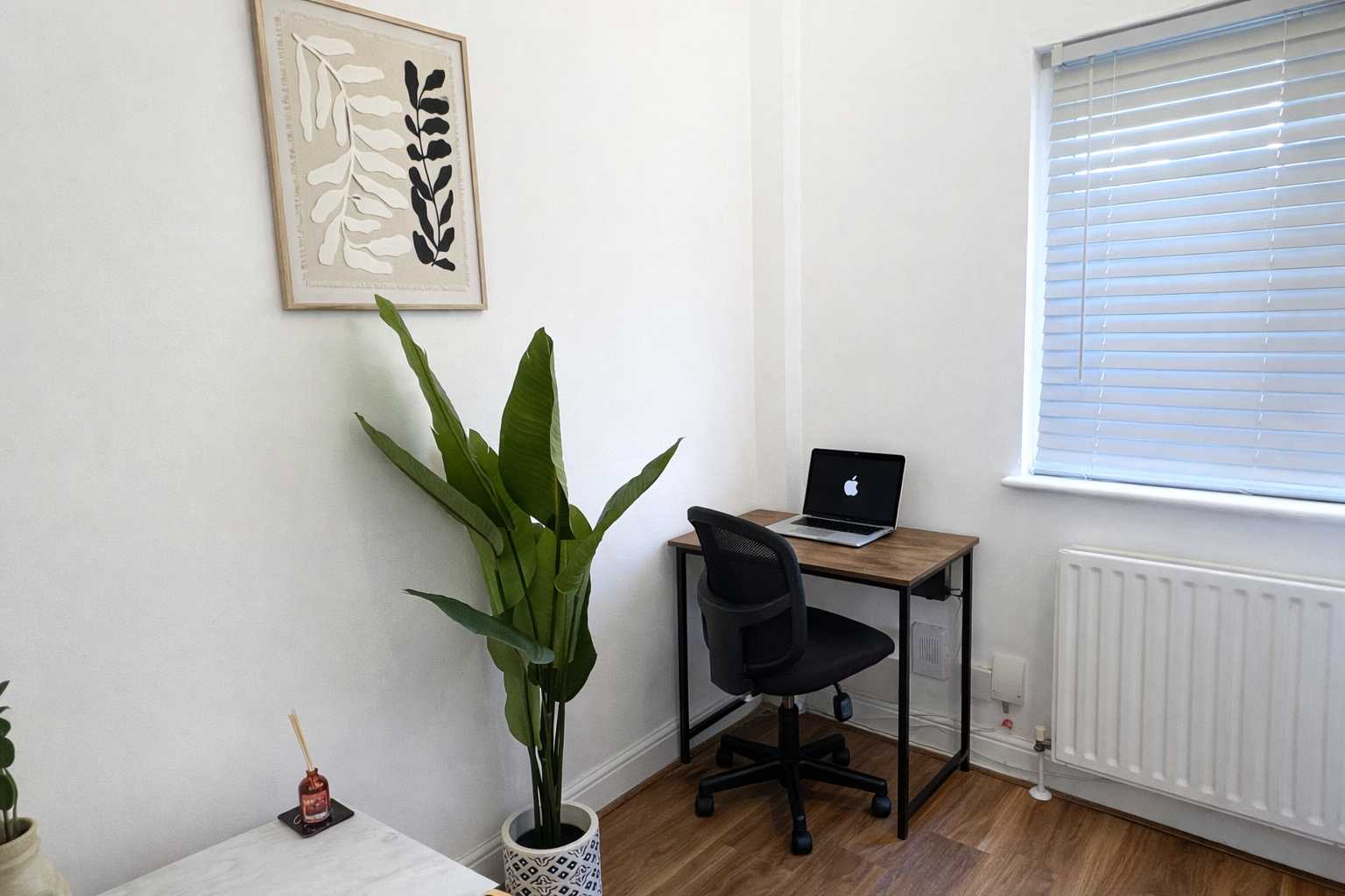 Cosy 4BR Home, Central Bromley, Bromley South Station in 27 Bromley Gardens, BR2 0ES - Property image 15 - VivreStays