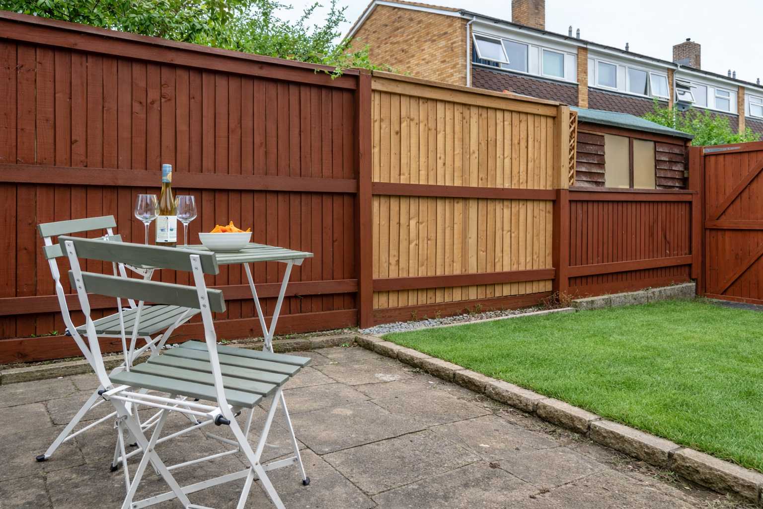 4 Bed Home, Driveway, Dedicated workspace in 75 Place Farm Avenue, Orpington, BR6 8DG, United Kingdom - Property image 3 - VivreStays