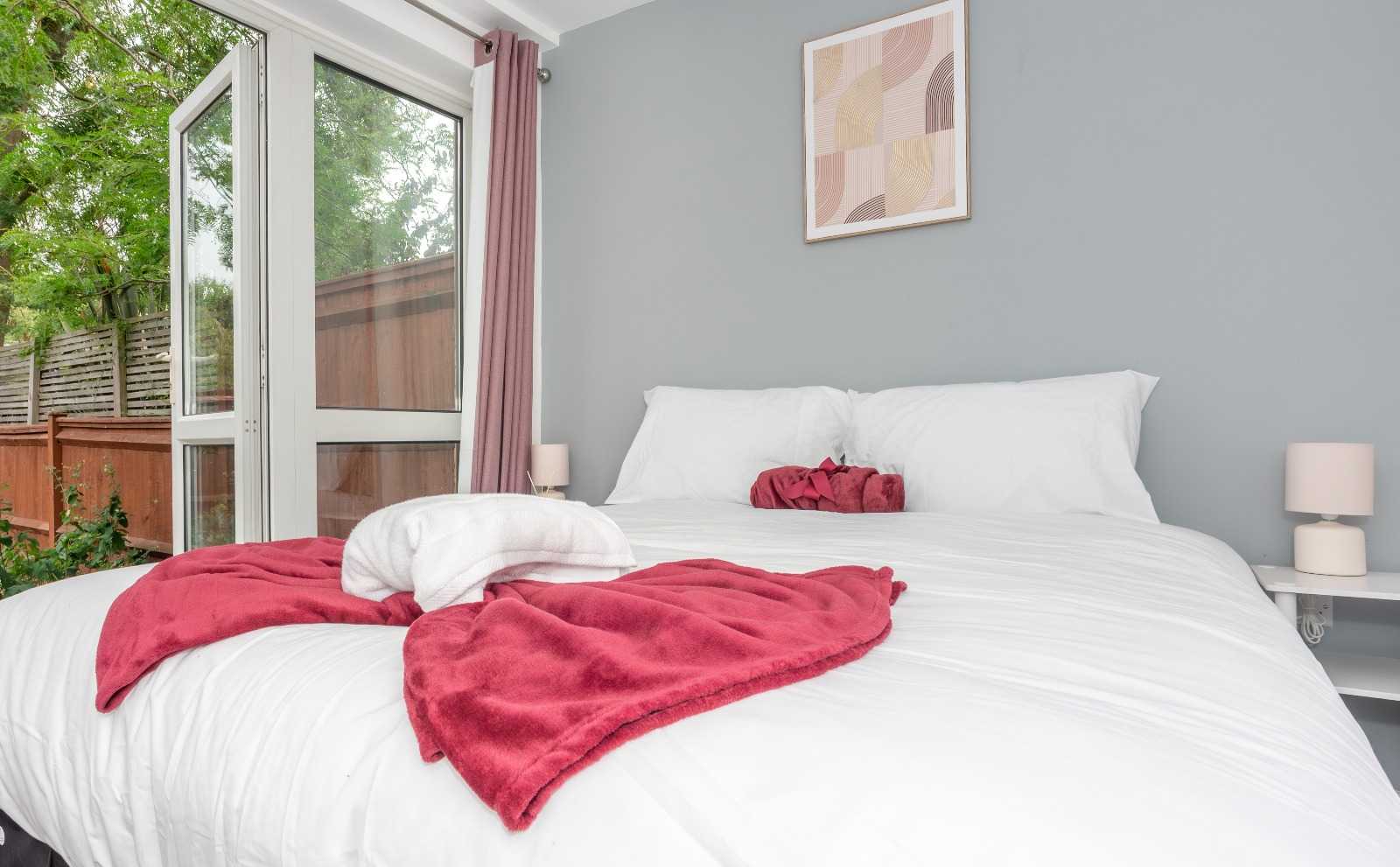4 Bed Home, Driveway, Dedicated workspace in 75 Place Farm Avenue, Orpington, BR6 8DG, United Kingdom - Property image 15 - VivreStays