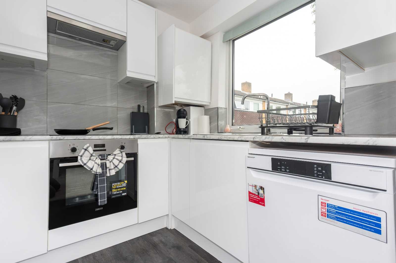 4 Bed Home, Driveway, Dedicated workspace in 75 Place Farm Avenue, Orpington, BR6 8DG, United Kingdom - Property image 17 - VivreStays