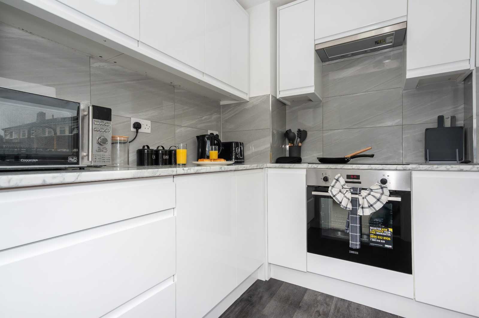 4 Bed Home, Driveway, Dedicated workspace in 75 Place Farm Avenue, Orpington, BR6 8DG, United Kingdom - Property image 18 - VivreStays