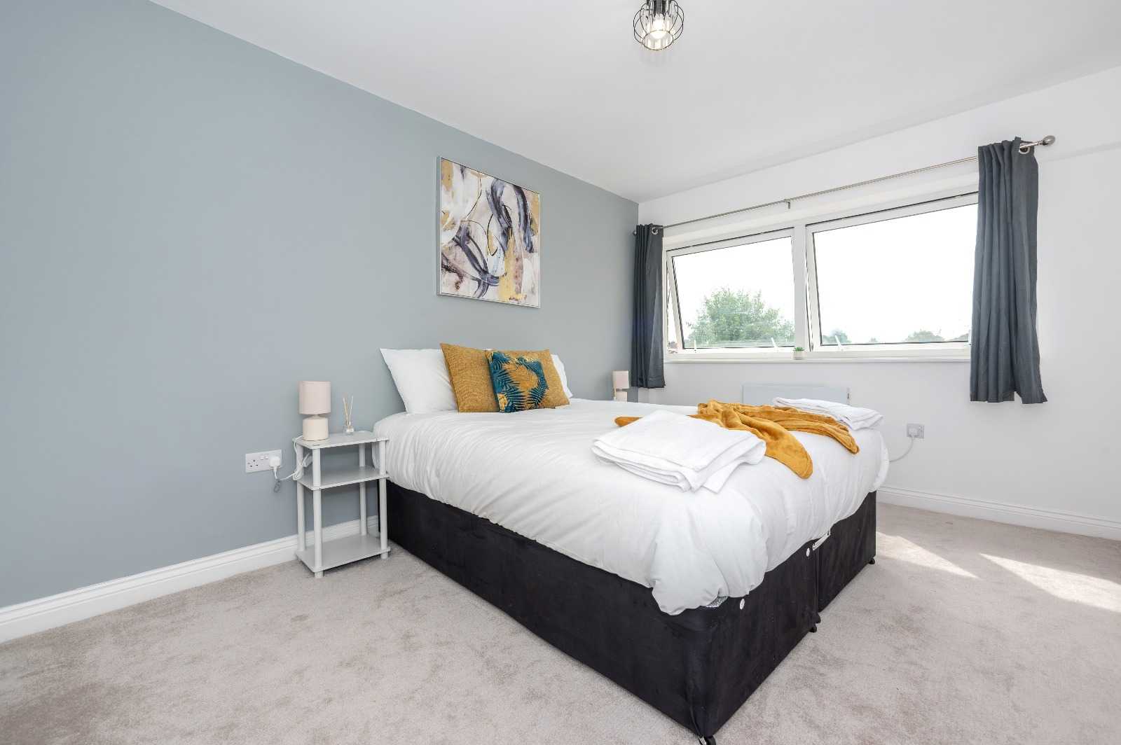 4 Bed Home, Driveway, Dedicated workspace in 75 Place Farm Avenue, Orpington, BR6 8DG, United Kingdom - Property image 19 - VivreStays
