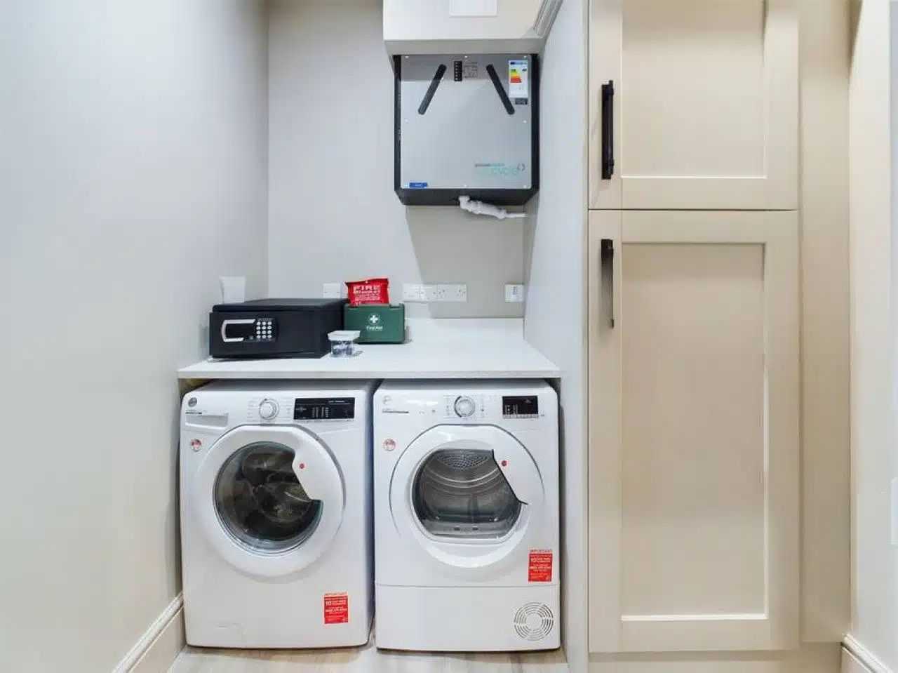 Lesley House Apartments by StaySavvy Accommodation | 2 bedrooms (2) in 601 Lisburn Road, BT9 7GS - Property image 2 - VivreStays