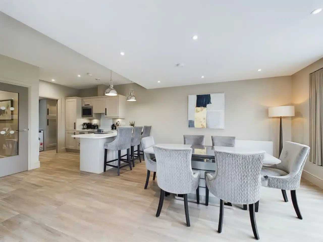 Lesley House Apartments by StaySavvy Accommodation | 2 bedrooms (2) in 601 Lisburn Road, BT9 7GS - Property image 13 - VivreStays
