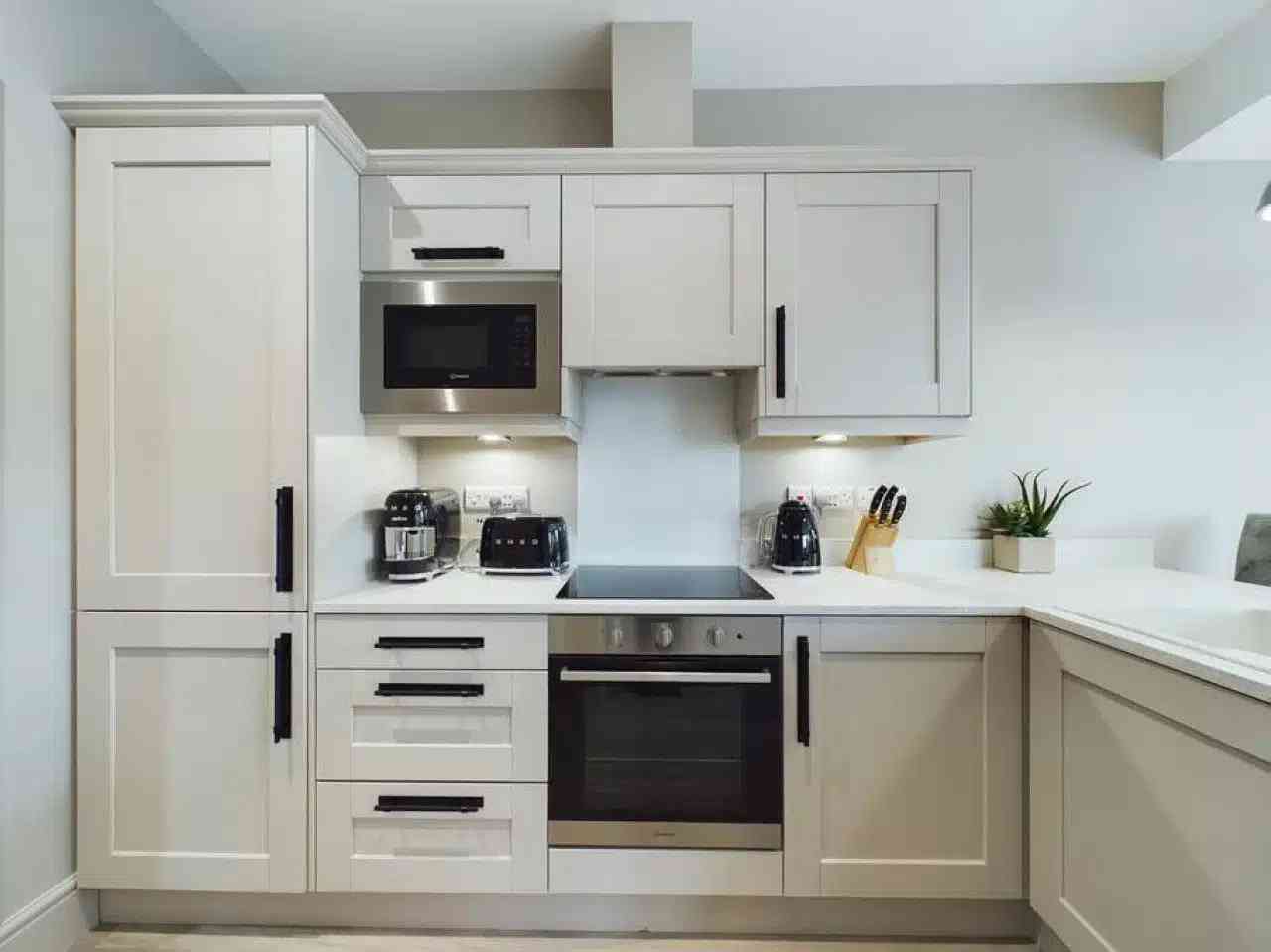 Lesley House Apartments by StaySavvy Accommodation | 2 bedrooms (2) in 601 Lisburn Road, BT9 7GS - Property image 21 - VivreStays
