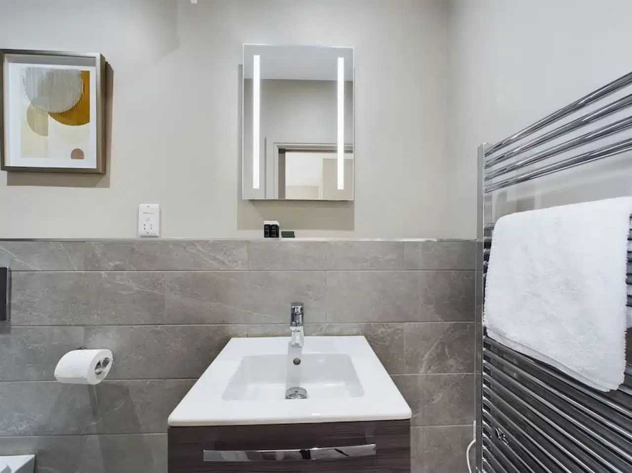 Lesley House Apartments by StaySavvy Accommodation | 2 bedrooms (2) in 601 Lisburn Road, BT9 7GS - Property image 26 - VivreStays