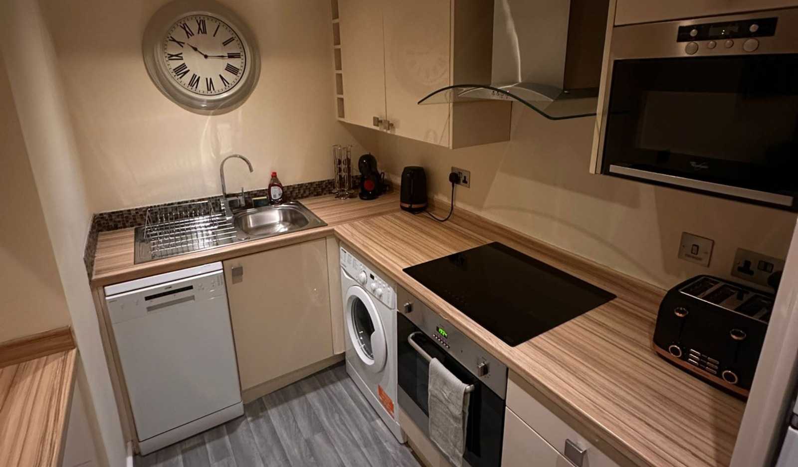 City Centre Duplex Apartment Liverpool by StaySavvy Accommodation (1) in 38 Victoria Street, Liverpool, L1 6BX, United Kingdom - Property image 16 - VivreStays
