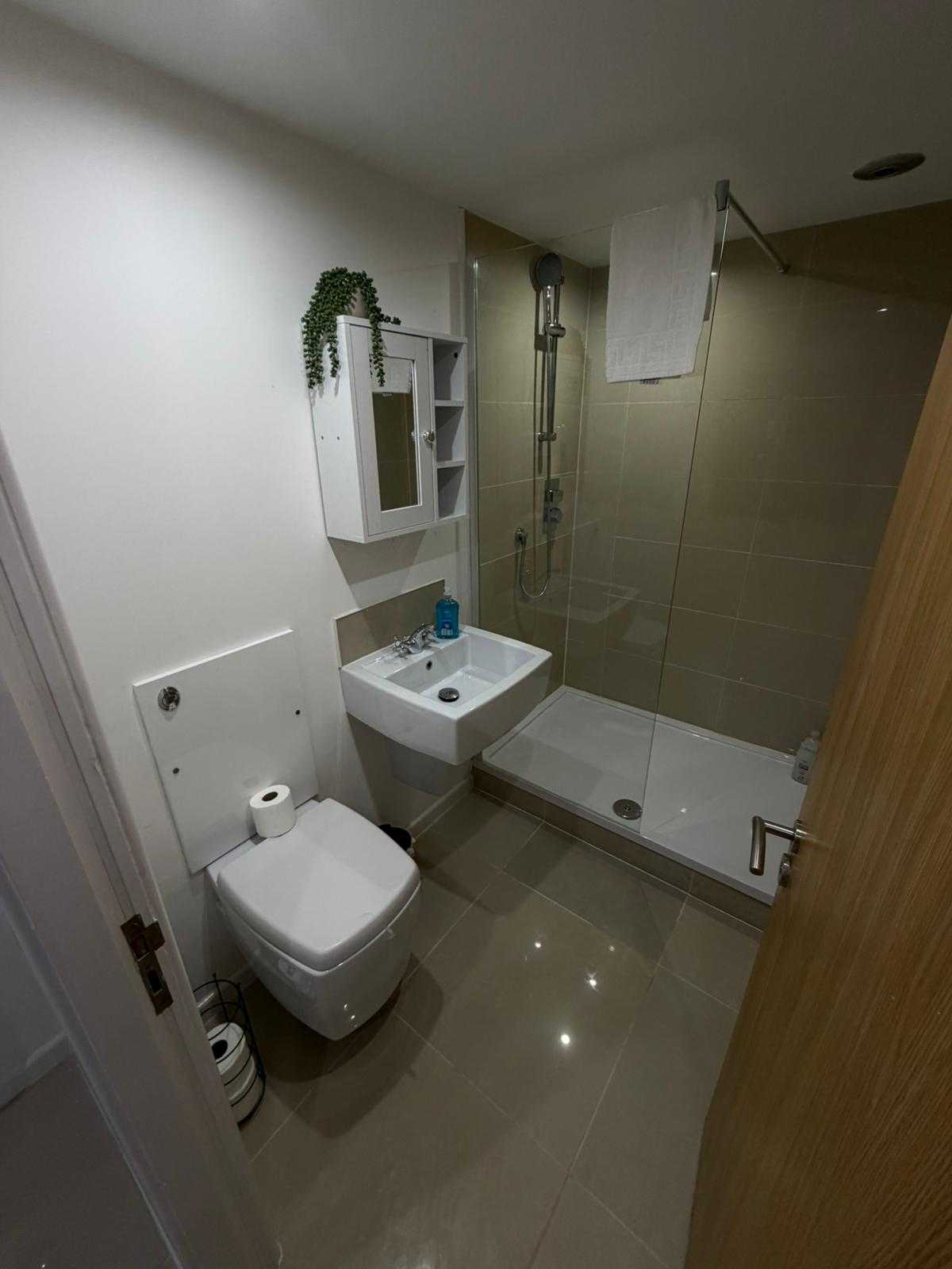 City Centre Duplex Apartment Liverpool by StaySavvy Accommodation (1) in 38 Victoria Street, Liverpool, L1 6BX, United Kingdom - Property image 20 - VivreStays