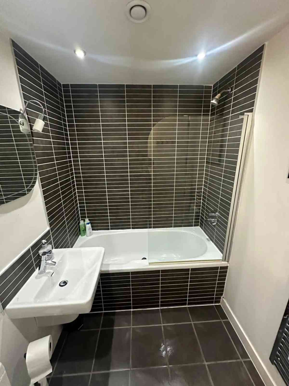 City View One Bedroom Apartment by StaySavvy Accommodation in 46 Cheapside, Liverpool, L3 2HA, United Kingdom - Property image 8 - VivreStays