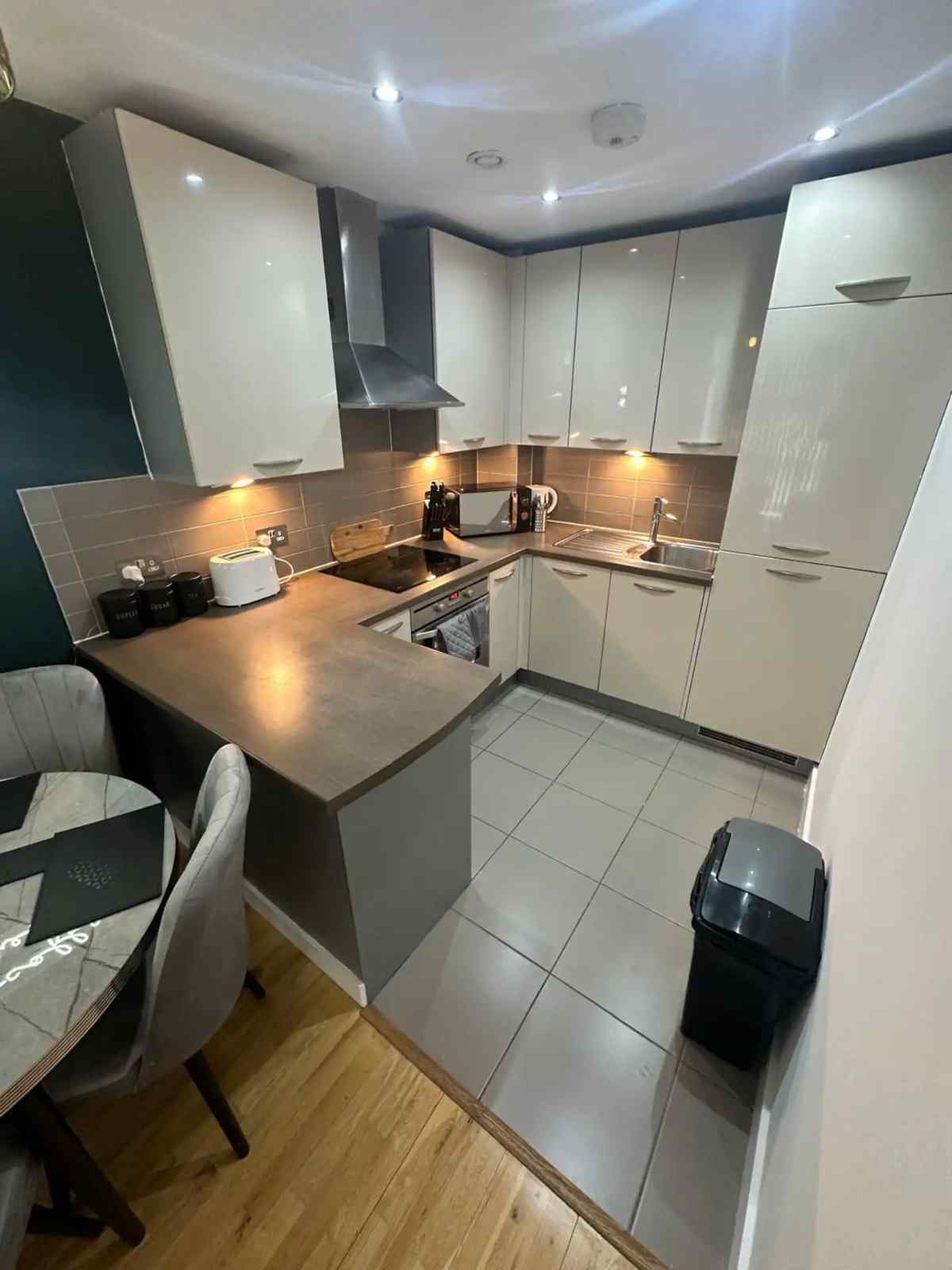 City View One Bedroom Apartment by StaySavvy Accommodation in 46 Cheapside, Liverpool, L3 2HA, United Kingdom - Property image 15 - VivreStays