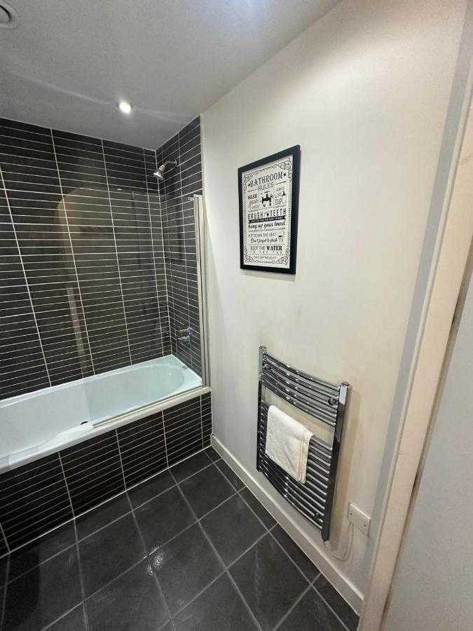 City View One Bedroom Apartment by StaySavvy Accommodation in 46 Cheapside, Liverpool, L3 2HA, United Kingdom - Property image 32 - VivreStays