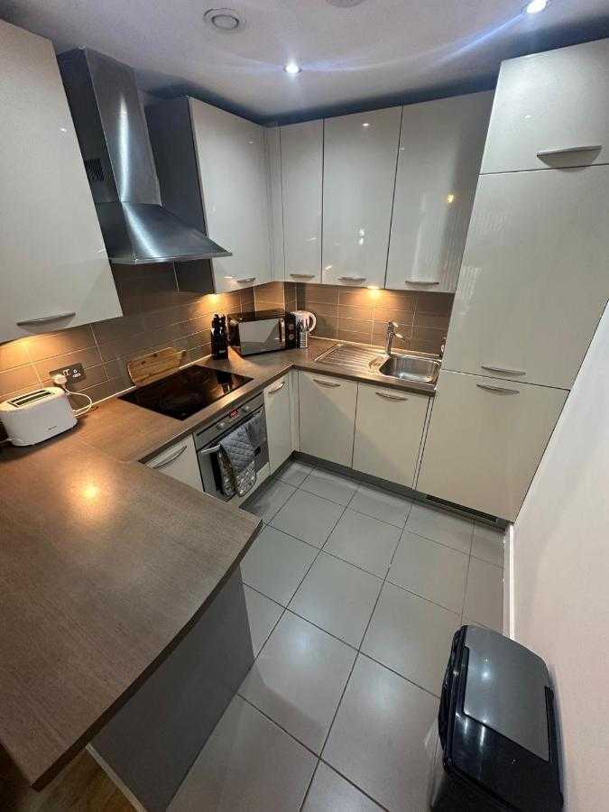 City View One Bedroom Apartment by StaySavvy Accommodation in 46 Cheapside, Liverpool, L3 2HA, United Kingdom - Property image 38 - VivreStays