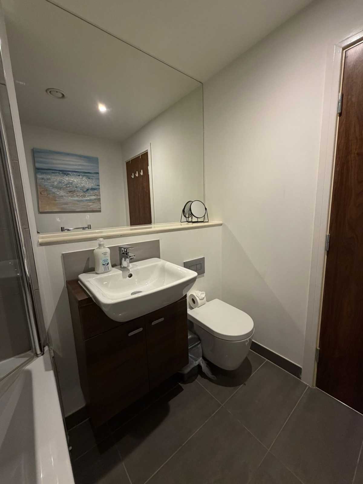 City View Studio Apartment – Liverpool by StaySavvy Accommodation in 7 The Strand, Liverpool, L2 0PP, United Kingdom - Property image 19 - VivreStays