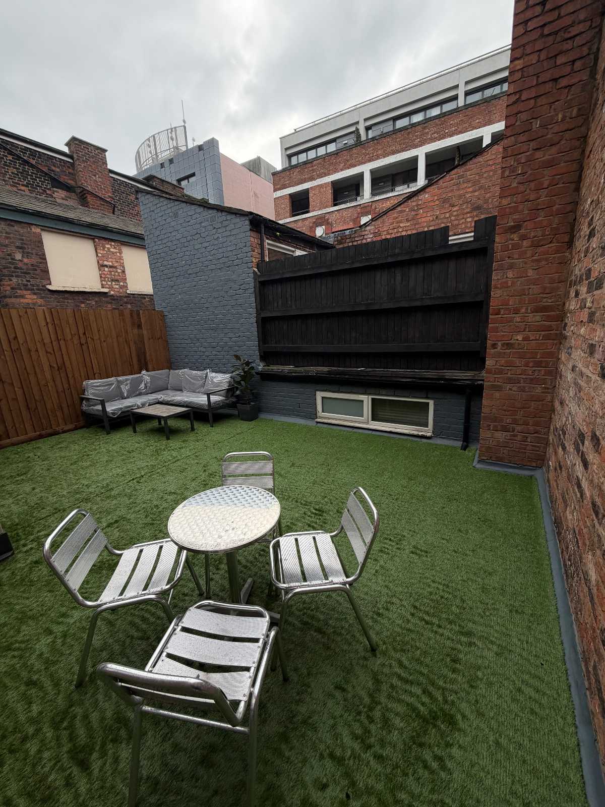 View Spacious 4BR Central Liverpool + Private Terrace in 88 Bold Street, Liverpool, L1 4HY, United Kingdom Spacious 4BR Central Liverpool + Private Terrace in 88 Bold Street, Liverpool, L1 4HY, United Kingdom - Property image 4 - VivreStays