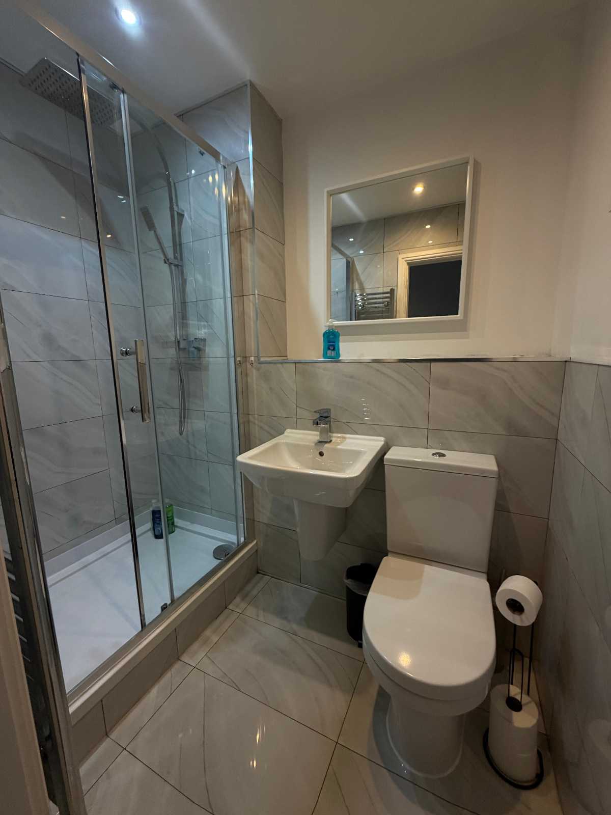 Spacious 4BR Central Liverpool + Private Terrace in 88 Bold Street, Liverpool, L1 4HY, United Kingdom - Property image 6 - VivreStays