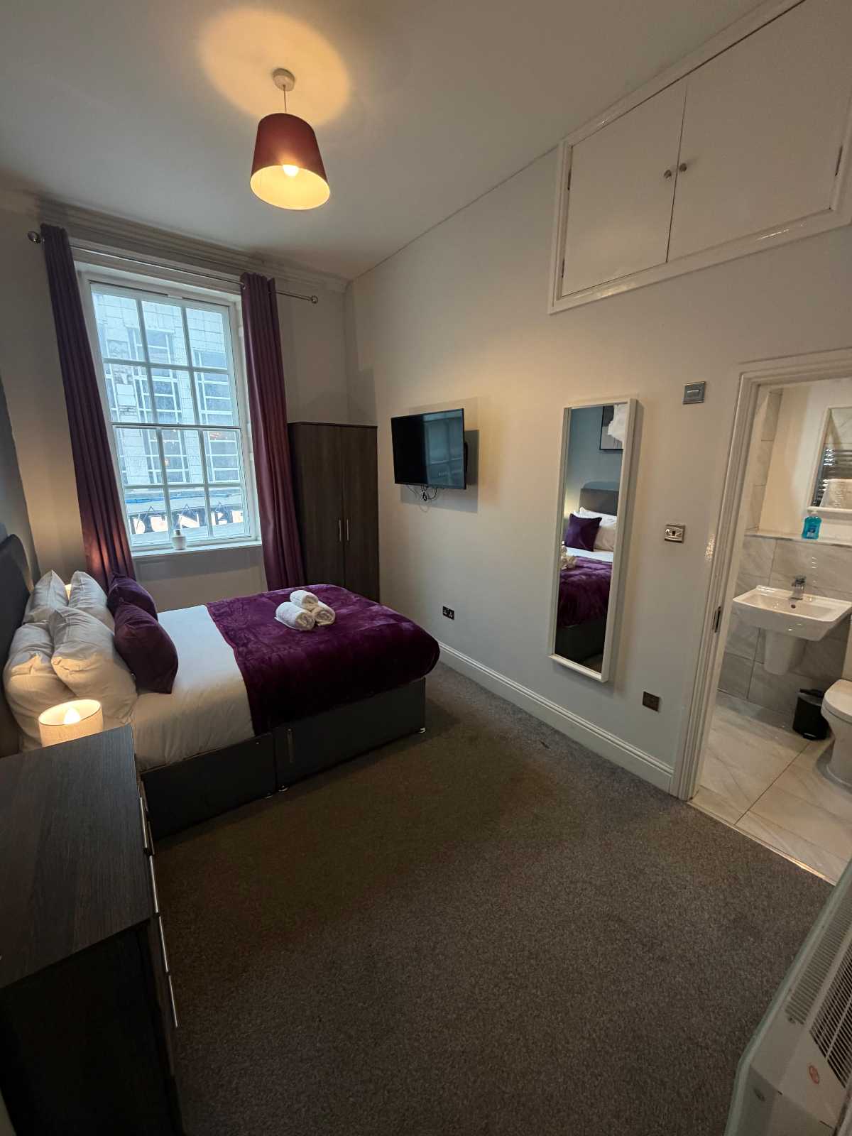 Spacious 4BR Central Liverpool + Private Terrace in 88 Bold Street, Liverpool, L1 4HY, United Kingdom - Property image 9 - VivreStays