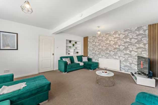Woodleigh Gardens by Mia Partners in 115 Woodleigh Gardens, BS14 9JG - Property image 12 - VivreStays